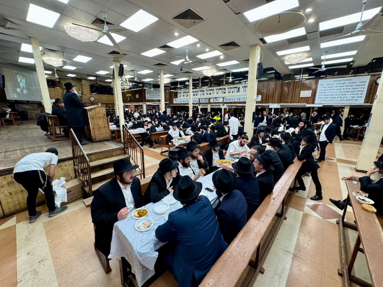 תפארת שבתפארת: התוועדות ב' אייר ב-770